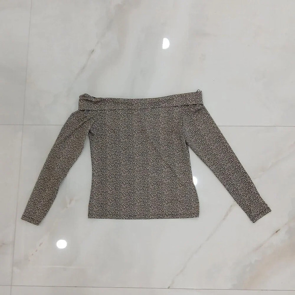 H&M off the shoulder long sleeve size m blouse - Picture 2 of 5